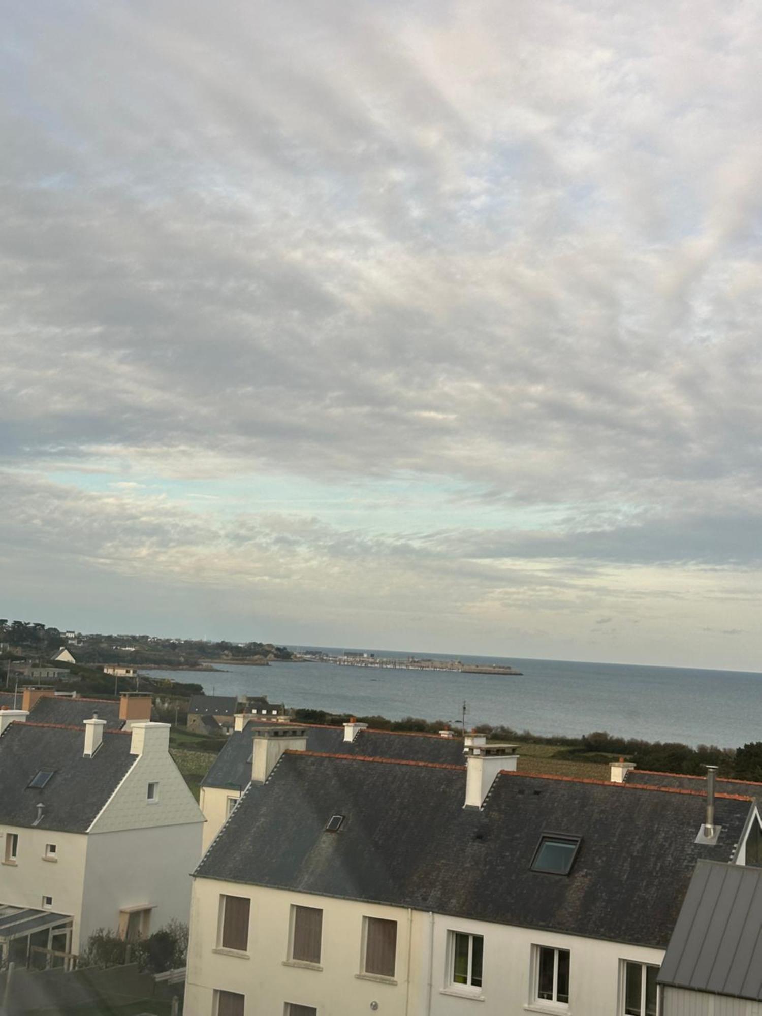 Les Bords De Mer Saint-Pol-de-Leon Bagian luar foto